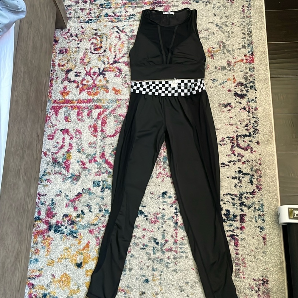 Zaful Sports Bra and Leggings Set Mesh Panel Sheer Back Bra & Mesh Side Leggings